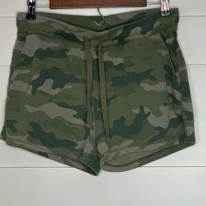 Old Navy Women’s Camo Green Shorts Size Medium